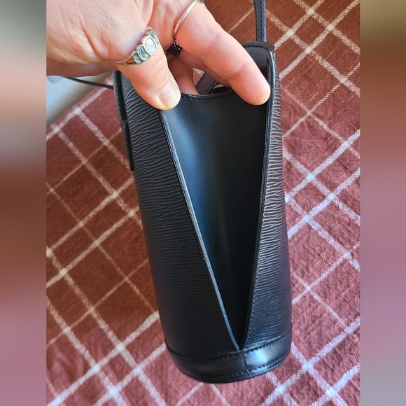 EUC vintage Louis Vuitton shoulder bag - Picture 6 of 16